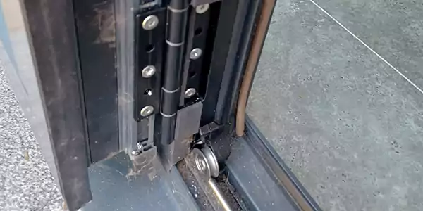 Bi-Fold Door Hinge, Locking Door Hinge